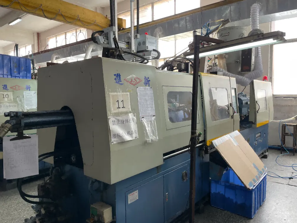 Automatic vs Manual Filling for Cosmetic Squeeze Tubes